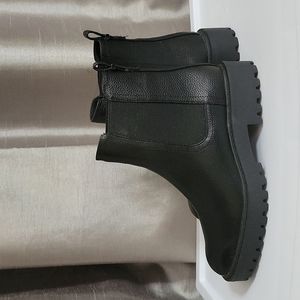 Kenneth Cole Reaction, Salas Lug Chelsea Boot, Black, Size 6.5